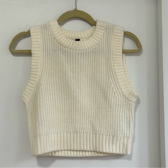 H&M Tops - Divided H&M Sweater tank top